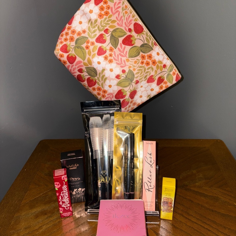 Makeup Bundle with Elyse Breanne Cosmetic bag